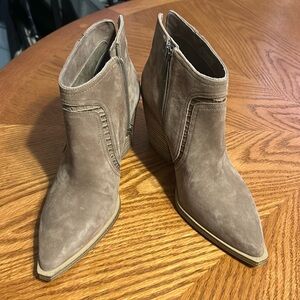 Vince Camuto ankle boots - size 7.5